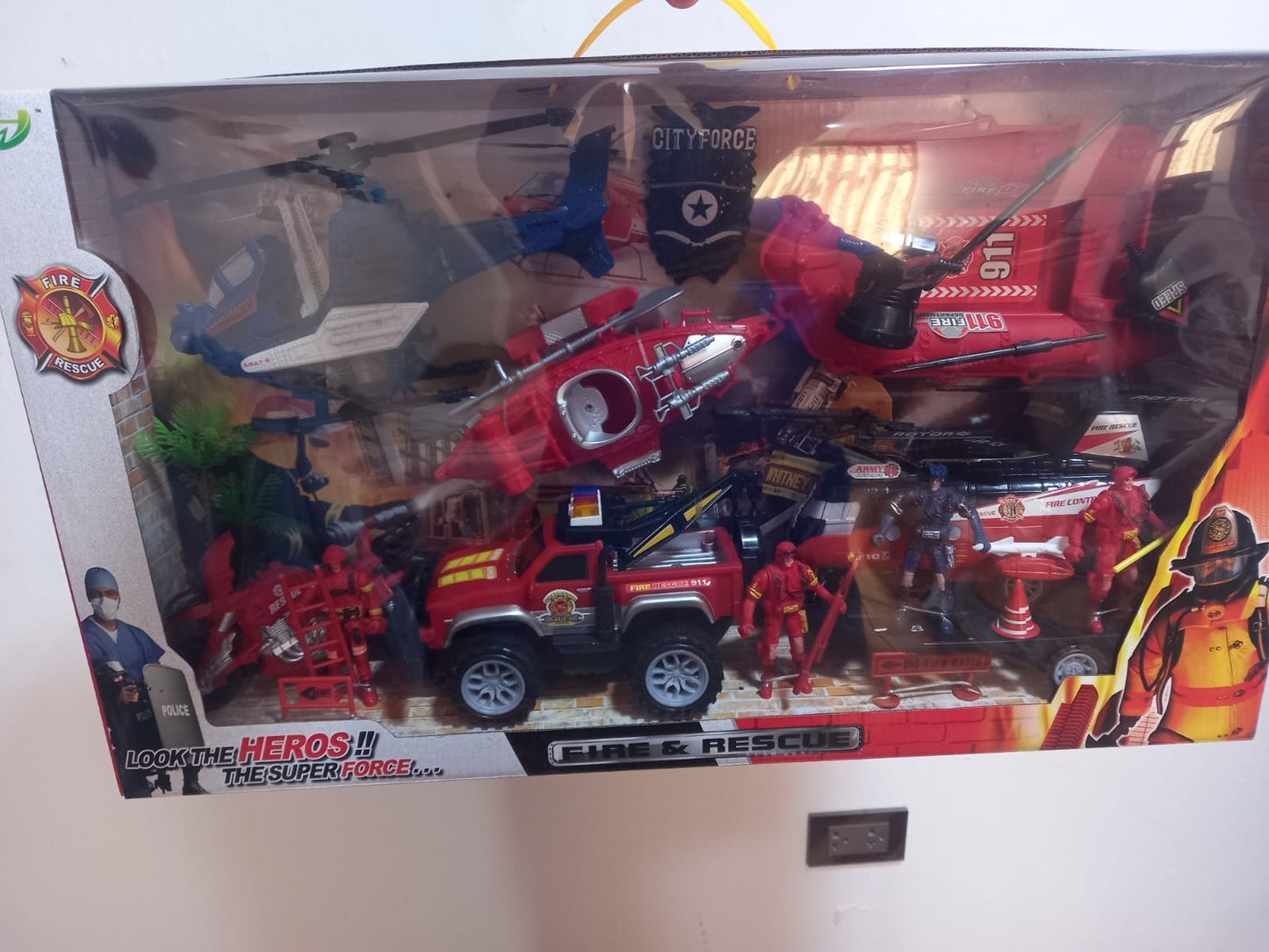 FIGURAS ACCIÓN STRAWBERRY BOMBEROS MED C